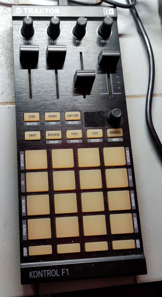 ​Native Instruments Traktor Kontrol F1